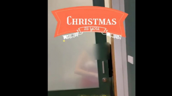 Khunmheenew คลิปหลุดวันคริสต์มาส Christmas XXX พี่หมีนัดสาวโสดแต่งชุดแซนตี้แล้วถูกควยซานต้าแทงไม่ยั้ง เอากันสดๆจนน้ำเงี่ยนพุ่งแตกกระจายใส่จิ๋มเต็มช่องคลอด